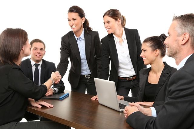 كيفية إنشاء أنظمة إدارة ولوحات تحكم لمحل أثاث بدون برمجة